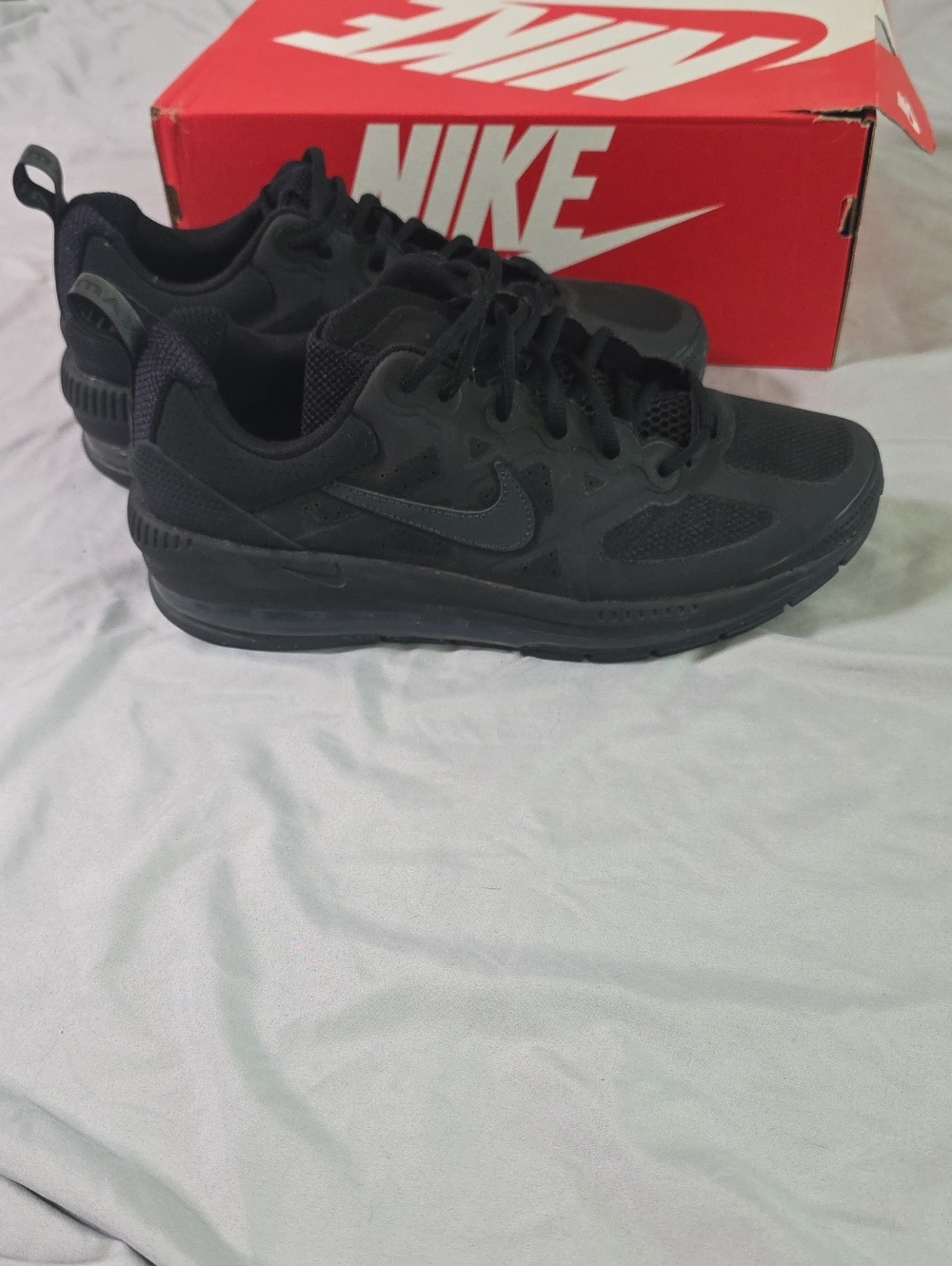 Nike Airmax Genome. Men's All-Black Athletic Sneakers